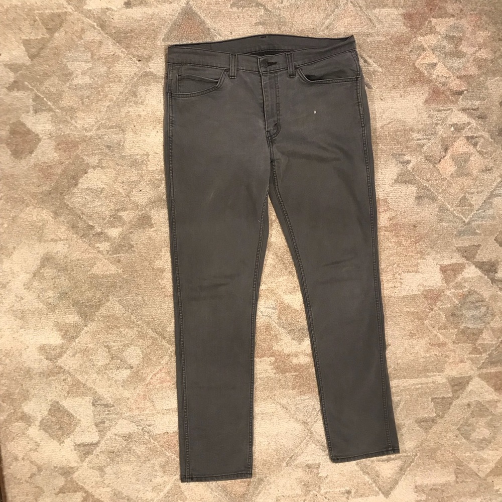 Levi’s (gray)